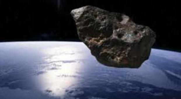 Asteroide gigante 2014 HQ124 sfiora la Terra
