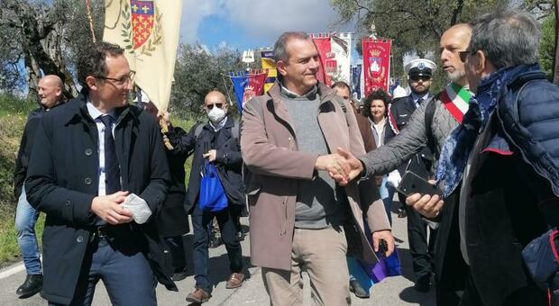 De Magistris ad Assisi per la marcia per la pace: «No alla barbarie della guerra»