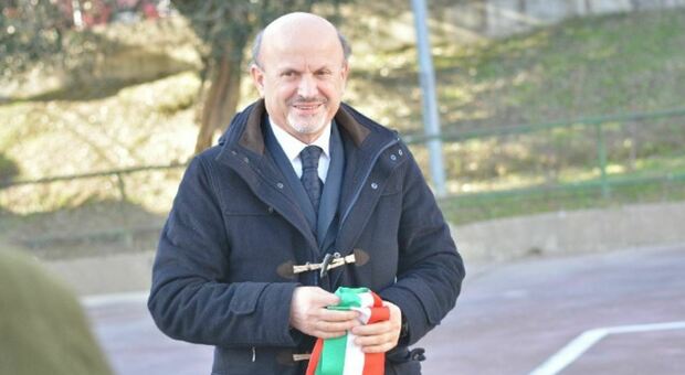 Piccioni affamati a Vallefoglia, il sindaco Palmiro Ucchielli denunciato dagli animalisti
