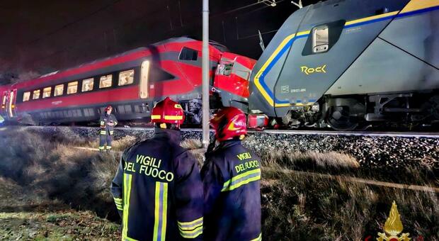 Scontro tra due treni sulla Bologna-Rimini: 17 feriti tra i passeggeri di un Intercity e un regionale