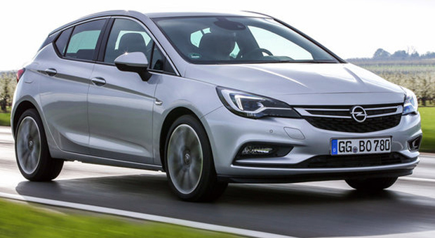L'Opel Astra acquista nuovo appeal con il nuovo 4 cilindri diesel 1.6 CDTI BiTurbo da 160 cv su berlina e famigliare