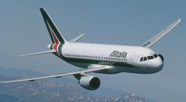 Alitalia, la mossa del governo: subito la vendita