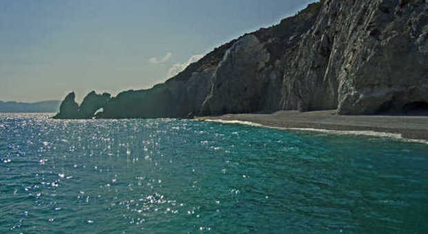 Benvenuti a Skiathos, l'isola dalle 60 bellissime spiagge