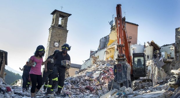 Terremoto, recuperato corpo sesta vittima dalle macerie dell'hotel Roma