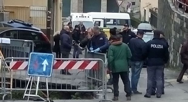 Genova, anziano cade e muore in voragine aperta dopo alluvione