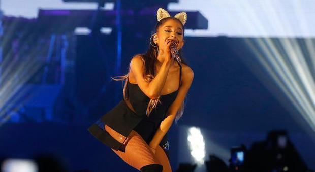 Fabio Volo insulta Ariana Grande: «Il suo video è solo un richiamo sessuale»