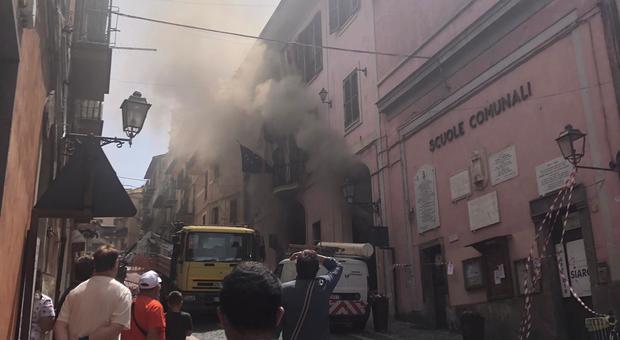 Esplosione a Rocca di Papa, il testimone: "forte odore di gas un'ora prima del boato"