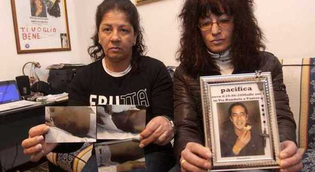 Uva morì in caserma, a processo 6 poliziotti e un carabiniere. La sorella in lacrime: "Ce l'abbiamo fatta"