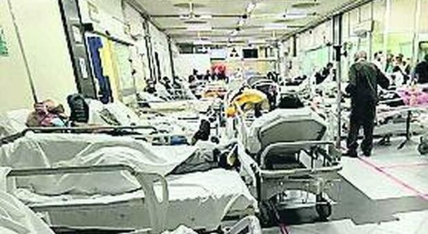 Ospedale Cardarelli, chiude il pronto soccorso: troppi pazienti sulla barelle