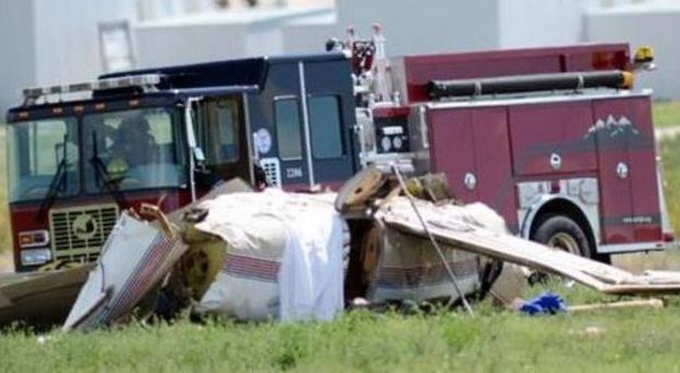 Colorado, cade un aereo in atterraggio a Denver. Quattro morti