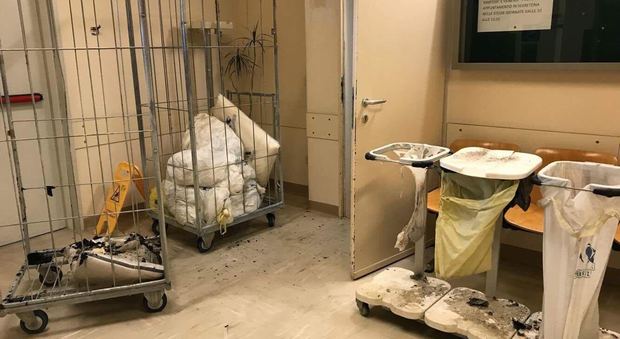 Paura in ospedale: incendio nella notte, 37 pazienti evacuati