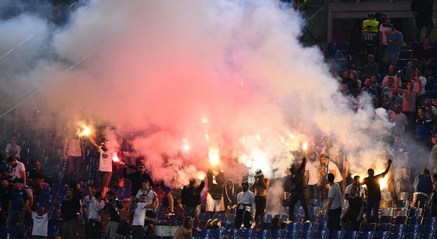 Dieci tifosi dell'Apollon daspati dopo la sfida con la Lazio