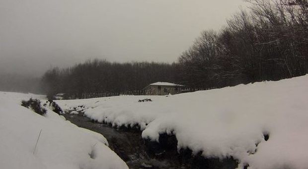 Nevicata da record in Campania: il monte Cervati e gli Alburni più bianchi delle Dolomiti