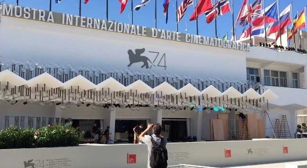 Venezia, al via la 74esima Mostra del Cinema: tante star e misure di sicurezza antiterrorismo