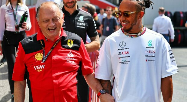 Lewis Hamilton con il team principal Ferrari Frederic Vasseur