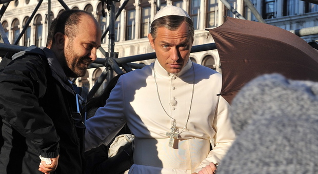 Jude Law vestito da Papa a San Marco