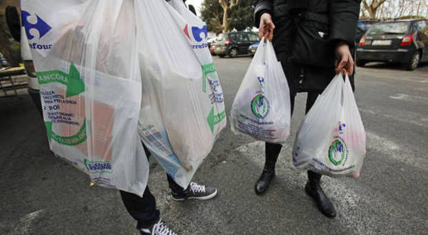 Via buste e imballaggi, la ricetta della Regione per diminuire la spazzatura