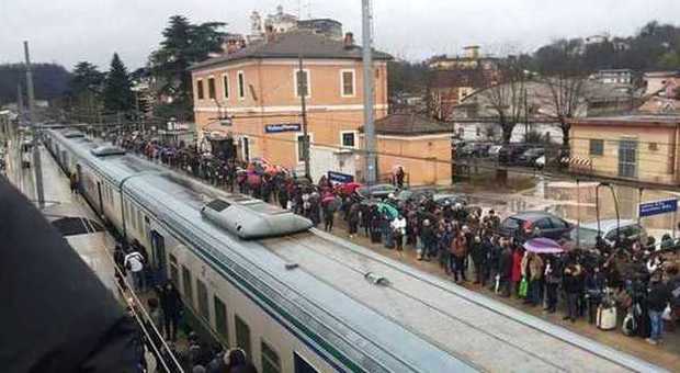 Frosinone, treni guasti: giornata da incubo per i pendolari ciociari