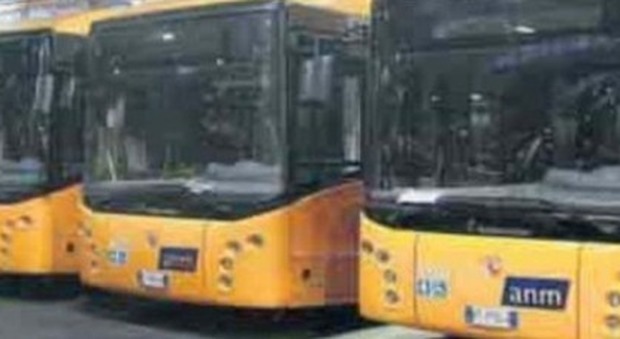 C'è il referendum: si fermano gli autobus, caos trasporti a Napoli