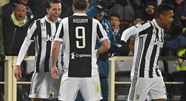 Fiorentina-Juventus 0-2: Bernardeschi e Higuain portano Allegri in vetta. Polemica Var