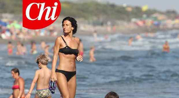Agnese al mare, il primo bikini di lady Renzi promosso a pieni voti