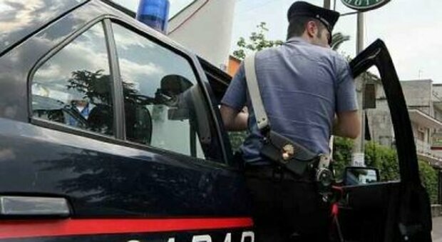 Spaccio di droga, i carabinieri arrestano edicolante: sequestrate dodici dosi di cocaina