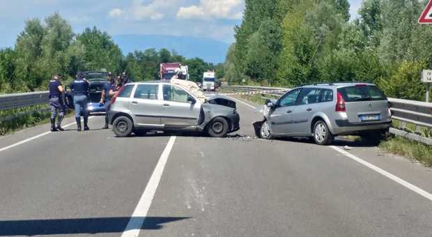 Malore alla guida: sacerdote provoca incidente fra tre auto e muore