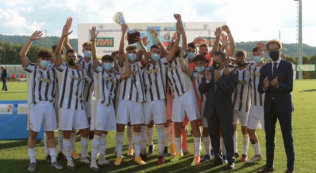 La Juventus festeggia il successo nella Scopigno Cup