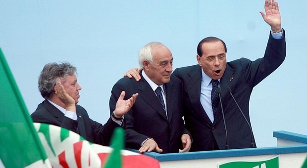 Quel giorno che Silvio Berlusconi telefonò in Comune chiedendo di Giuseppe Emili