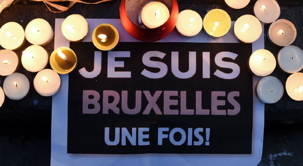 Bruxelles, scontro tra l'Olanda e la polizia belga: «L'Fbi ci avvertì sul kamikaze della metro»