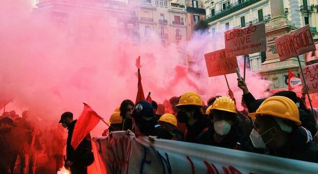 Napoli, gli studenti tornano in piazza: «Basta alternanza e morti sul lavoro»