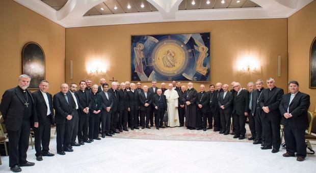 Il Papa chiude il summit con i vescovi cileni senza punizioni, ma annuncia cambiamenti