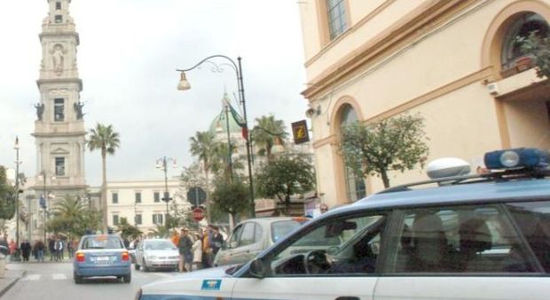 Napoli, sgominata la babygang del centro commerciale: a 11 anni rapinavano coetanei