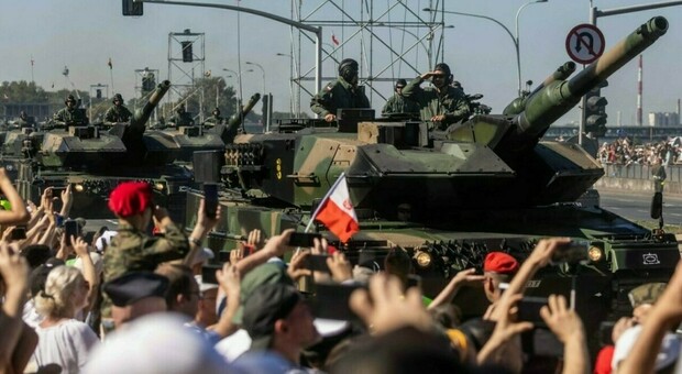 La Polonia avverte la Nato: «Tre anni per prepararsi a un attacco della Russia, proteggere lato Est»