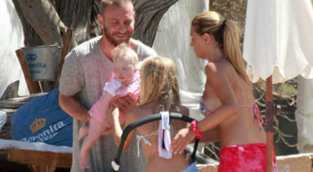 Daniele De Rossi, Sarah Felberbaum e la figlia Olivia a Ibiza