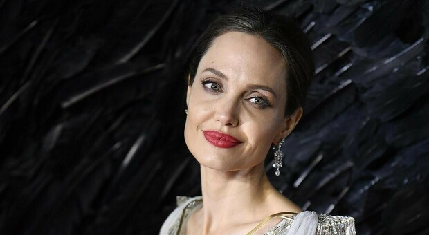 Angelina Jolie sbarca su Instagram: il suo primo post è per il popolo afghano. «Non vi abbandonerò. Cercherò modi per aiutarvi»