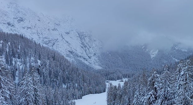 Maltempo. Cade la neve sulle montagne: 10 centimetri in Val Zoldana e sulle Prealpi vicentine