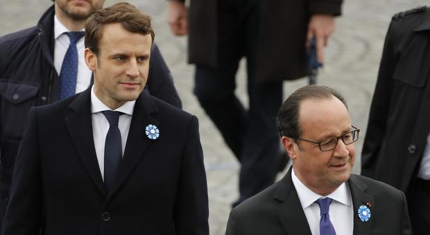 Emmanuel Macron col suo predecessore, François Hollande
