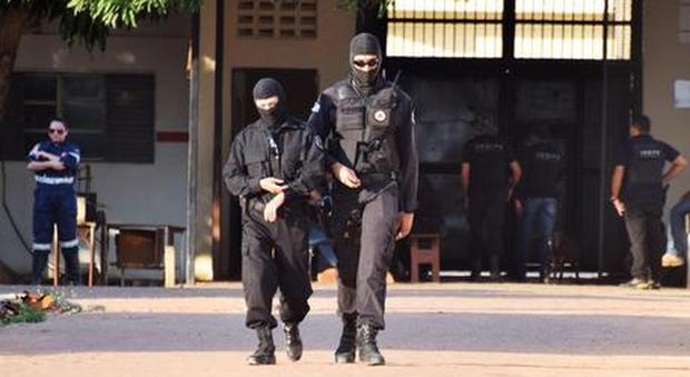 Brasile, scoppia rissa tra gang rivali in carcere: 9 morti e 14 feriti. Più di 100 detenuti fuggono