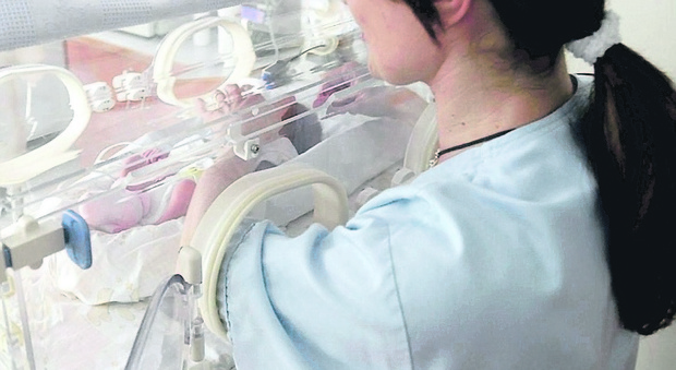 Neonato morto in una clinica privata dopo il parto cesareo: c'è l'indagine