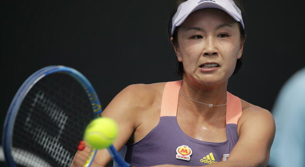 Peng Shuai, la tennista cinese ricompare e ritira le accuse: «Mai subito violenze sessuali, c'è stato un malinteso»