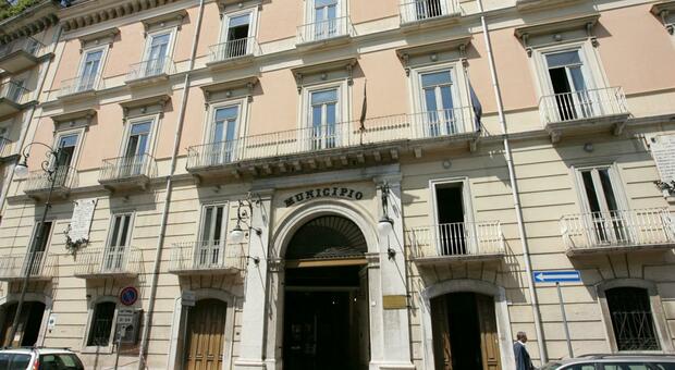 Avellino, l'ultimatum del sindaco: «Palazzo De Peruta, via i giudici di pace»