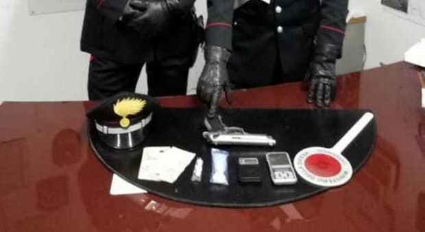 Chiaravalle, in casa la cocaina, la pistola e il kit dello spaccio: arrestato un 50enne
