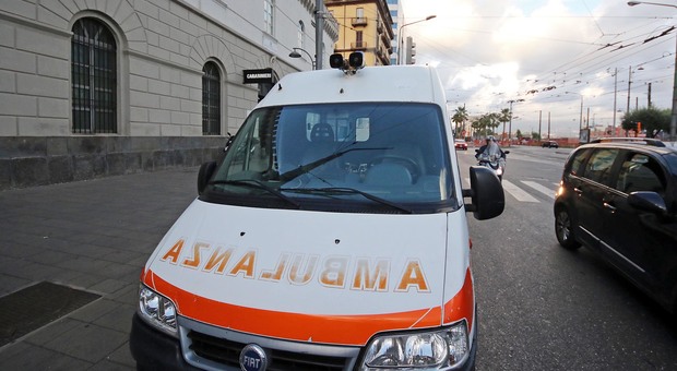 Napoli choc, ferito in incidente stradale frattura il polso all'infermiere