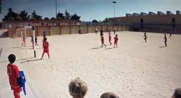 Cristiano Ronaldo mostra il gol del figlio: il video diventa virale