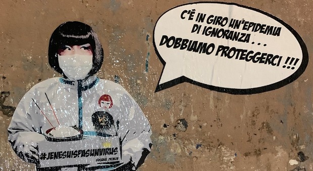 Coronavirus, a Roma spunta il murale con la ristoratrice cinese Sonia in tuta bianca: «Dobbiamo proteggerci»