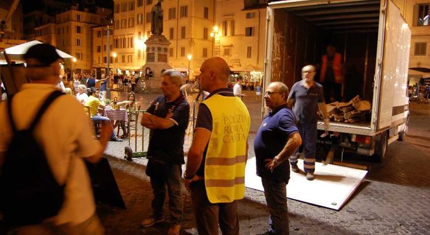 Roma, Campo de' Fiori: torna tavolino selvaggio: denunciati 4 esercenti già multati dieci giorni fa