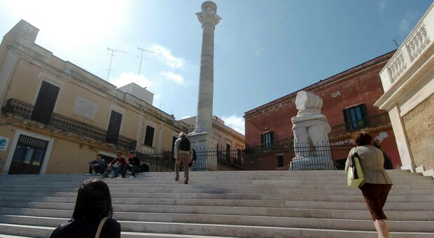 Le colonne terminali della via Appia e la casa di Virgilio