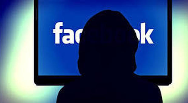 Come scoprire chi ci spia il profilo su Facebook