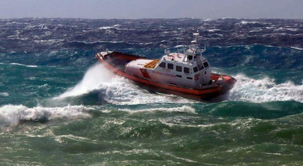 Militare annega dopo aver salvato due ragazzi: il corpo ritrovato in mare a Milazzo